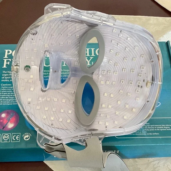 White LED Skincare Mask - Picture 4 of 7